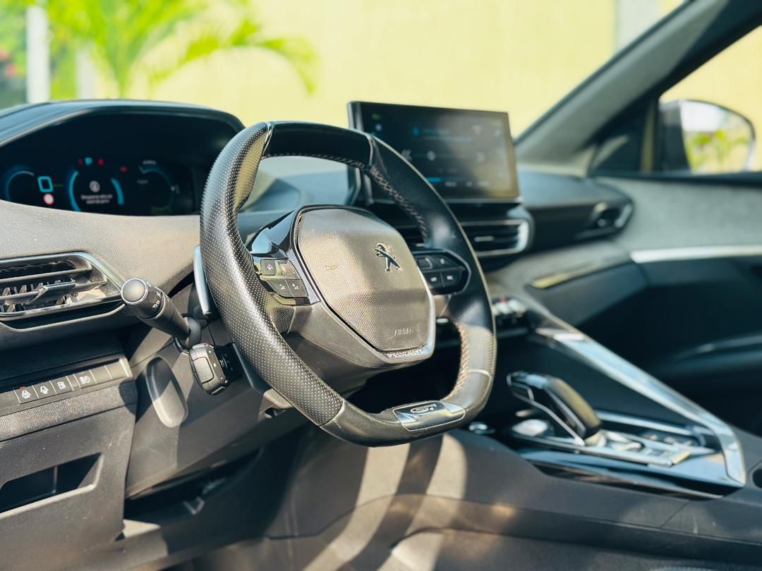 Peugeot 3008 Hybrid rechargeable essence année 2021 automatique