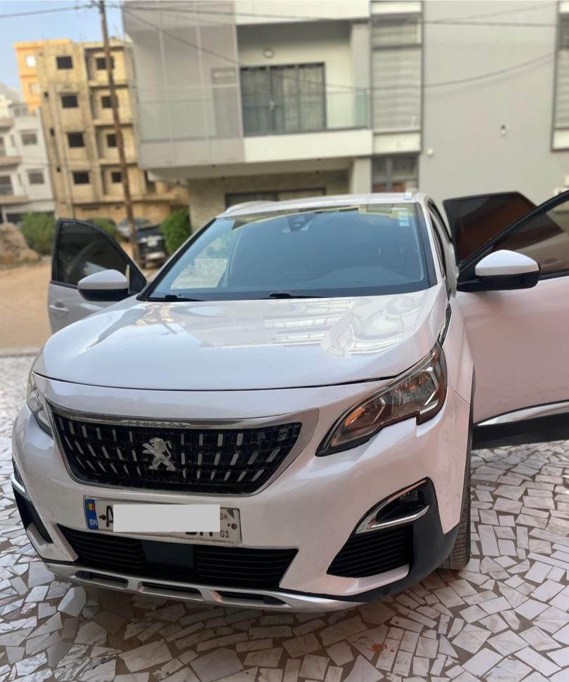 Peugeot 3008 2018 Automatique Diesel SUV moderne et confortable