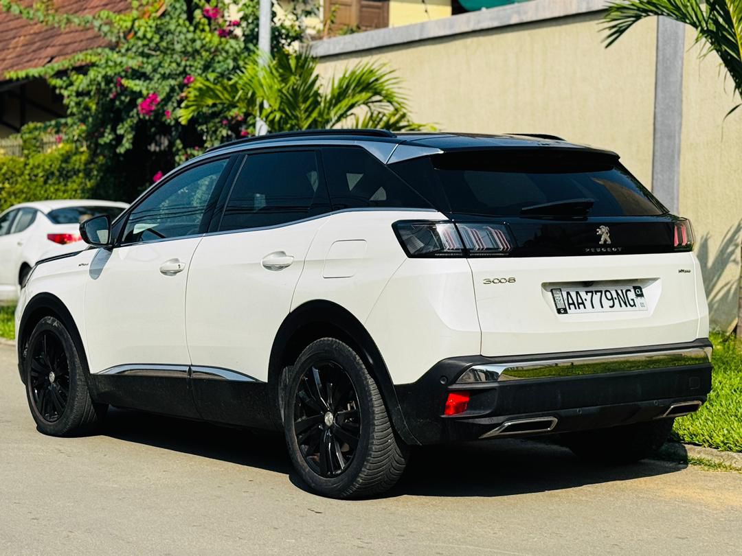 Peugeot 3008 Hybrid rechargeable essence année 2021 automatique