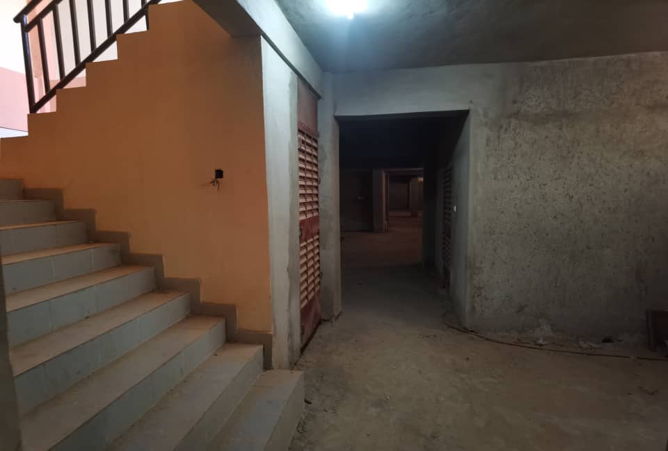 Immeuble R+4 avec grand sous-sol à vendre au centre-ville de Ouagadougou