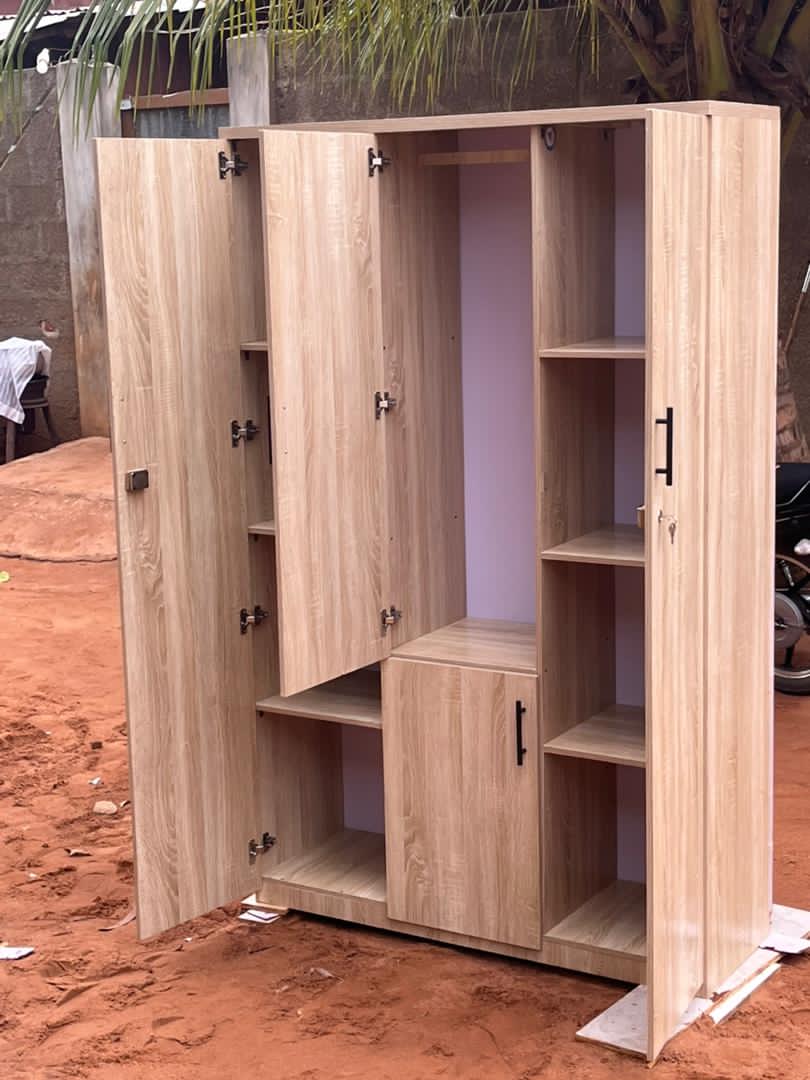 Armoire trois battants