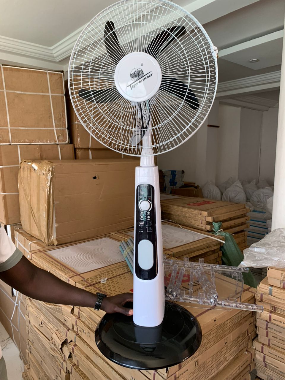 Ventilateur sur pied rechargeable