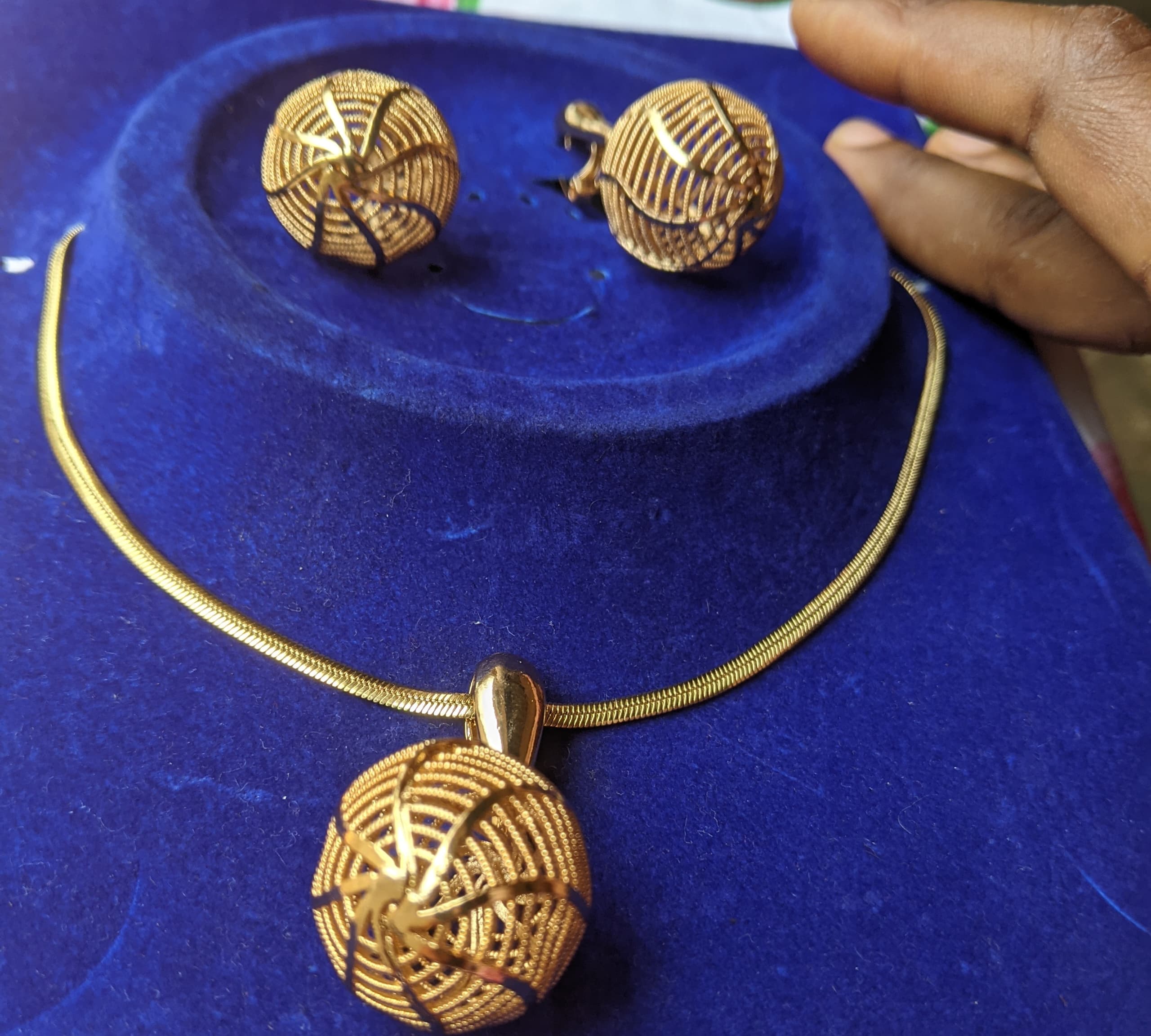 Ensemble de bijoux élégants pour femme Colliers boucles d’oreilles tendance