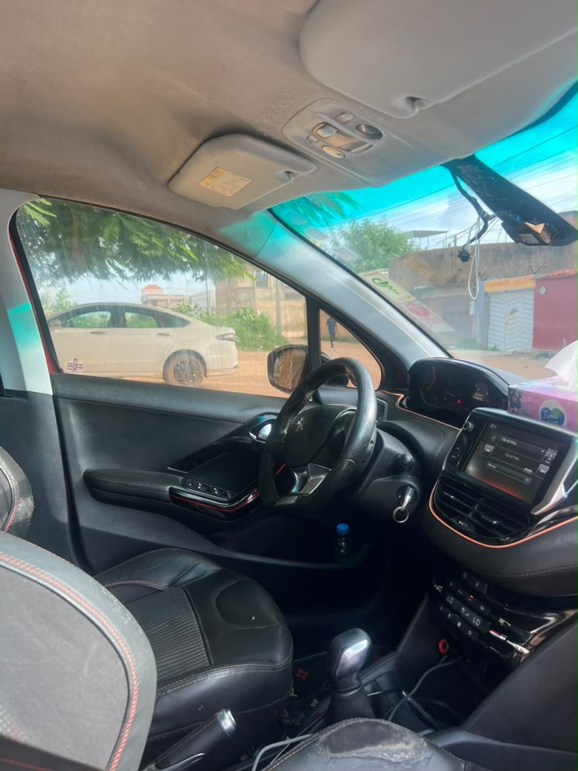Peugeot 208 2016 Diesel Manuelle Climatisée