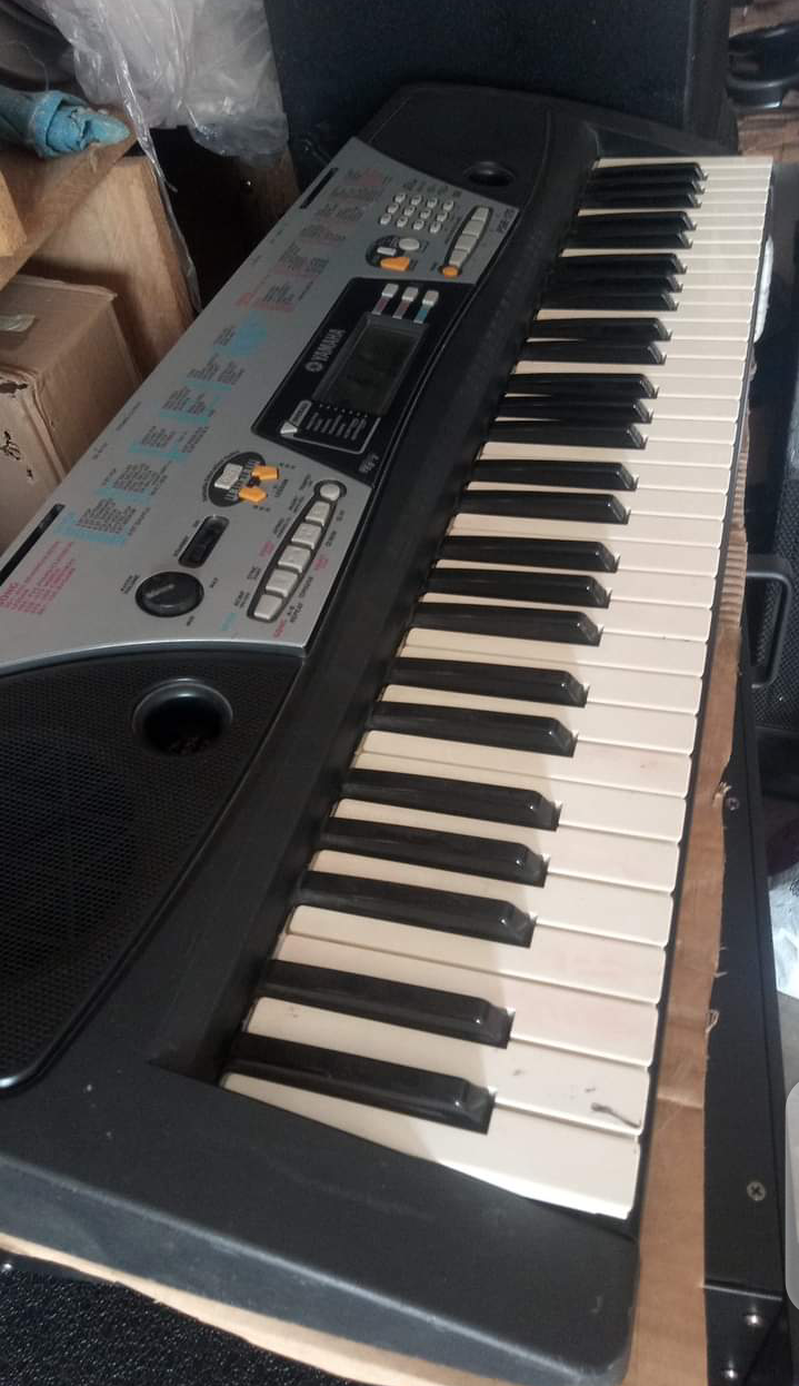 Instruments de Musique & Matériel Studio Authentiques à Vendre au Bénin