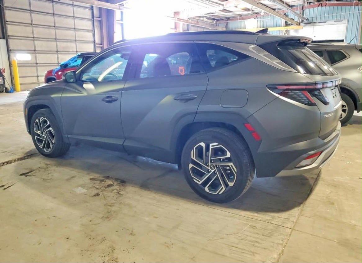 2025 Hyundai Tucson Limited - Édition Rare. **  Modèle haut de gamme, 4ème génération, rare finition mate "Shadow Matte Gray".  Extérieur : Jantes 19", feux LED, toit panoramique, barres de toit.  Moteur : 2.5L GDI atmosphérique (187 ch), boîte auto 8 rap
