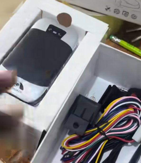 GPS TRACKER POUR LA SURVEILLANCE