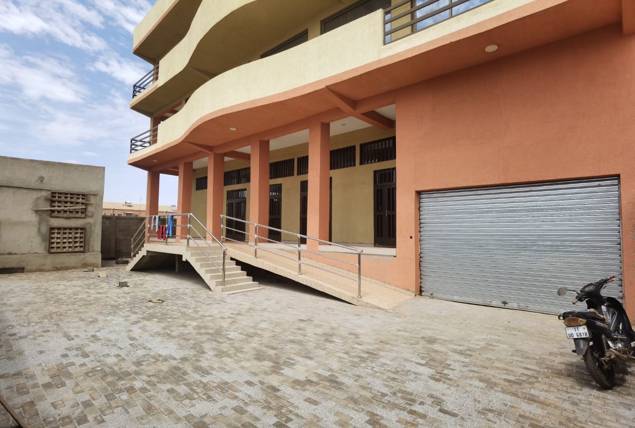 Immeuble R+4 avec grand sous-sol à vendre au centre-ville de Ouagadougou