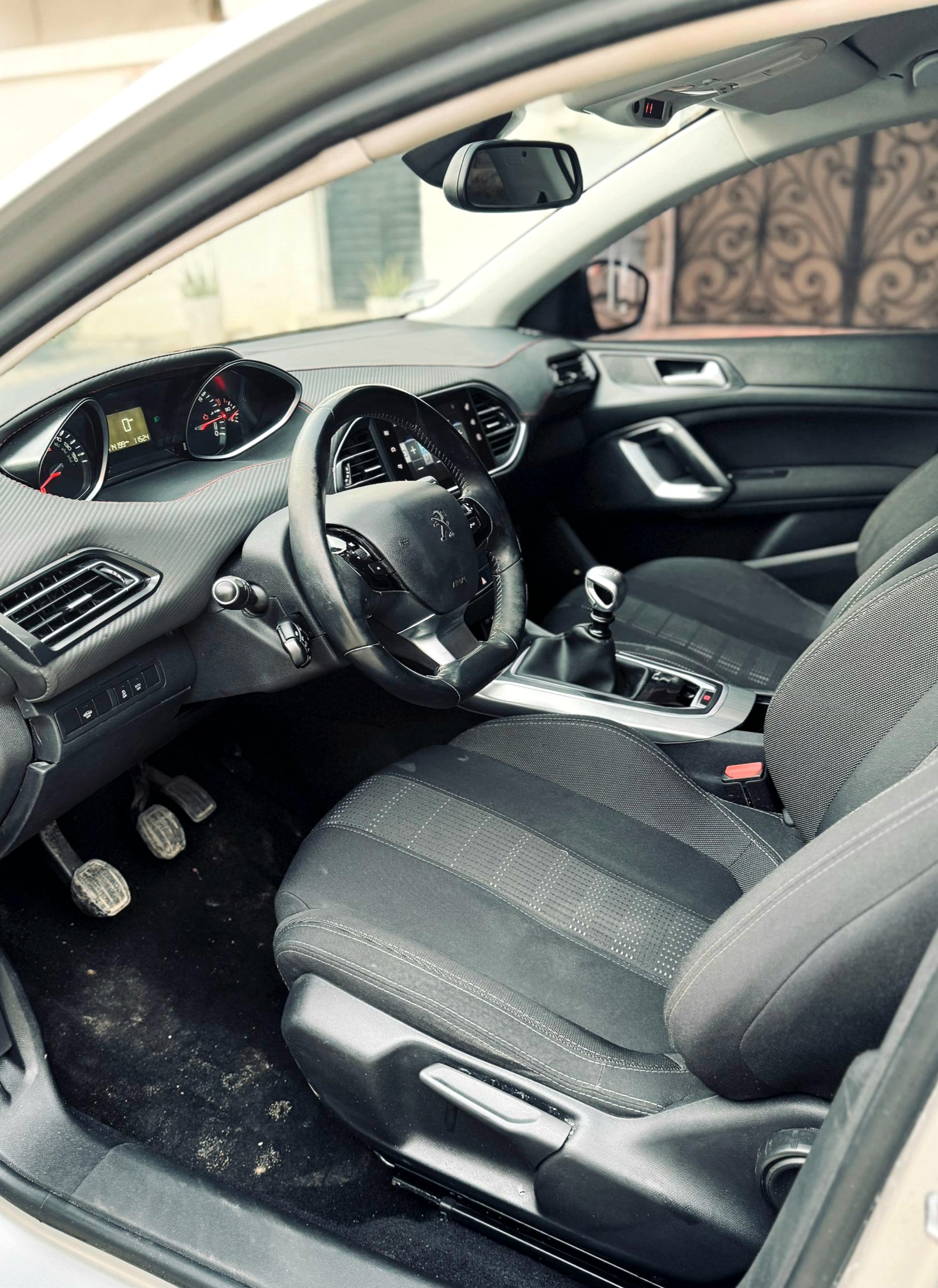 Peugeot 308 diesel manuelle 2017