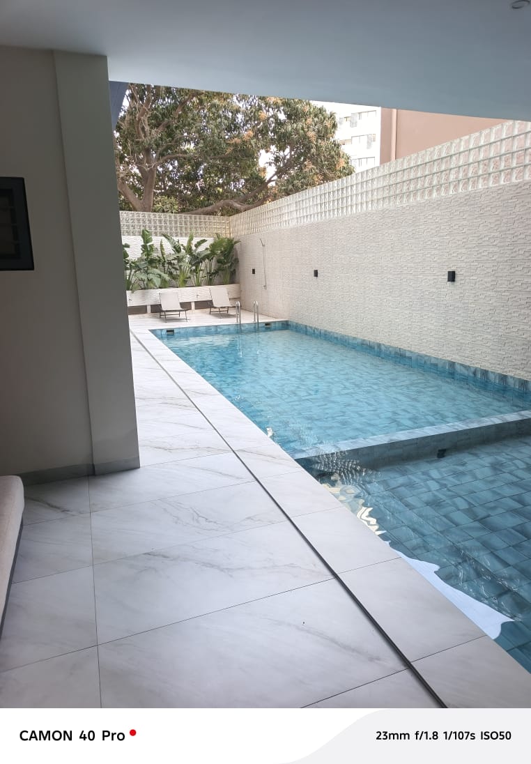 Studio meublé à louer au Point E