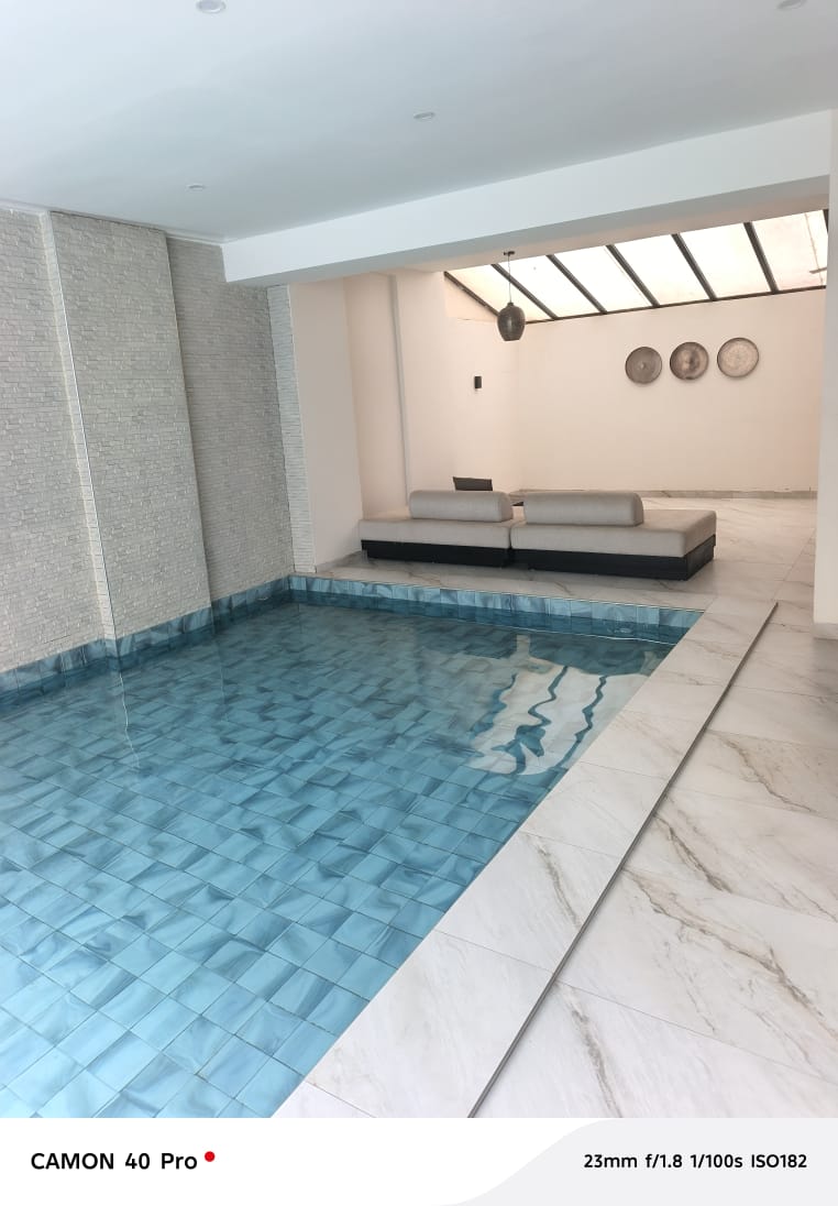 Studio meublé à louer au Point E