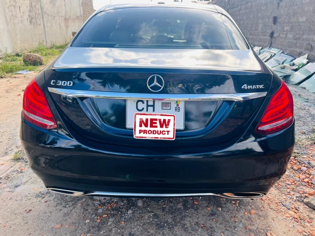 MERCEDES C300 2015