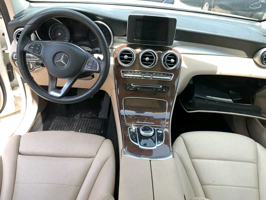 Mercedes-Benz GLC 300 2018 essence automatique