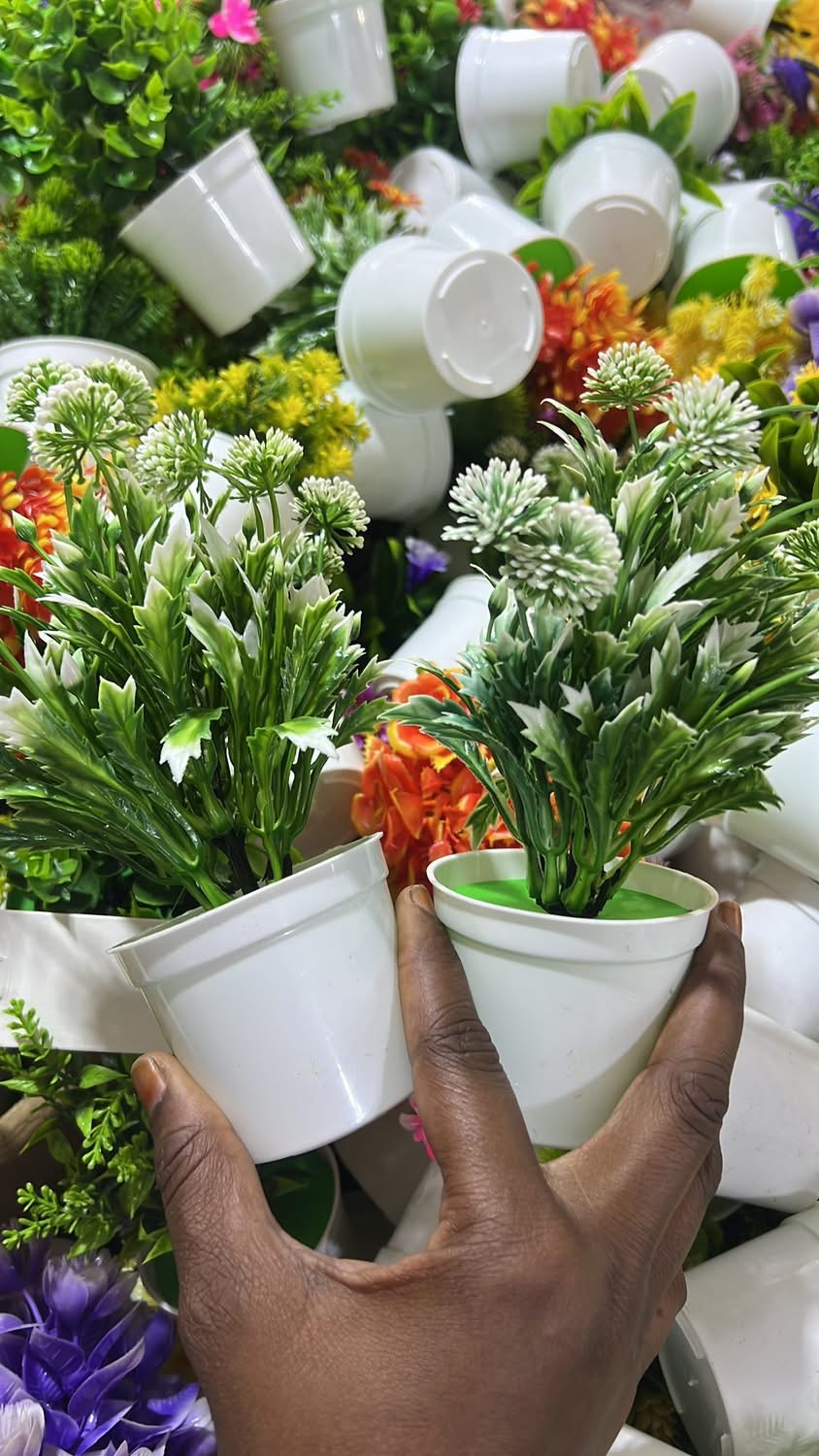 Fleurs artificielles décoratives en pot Plantes