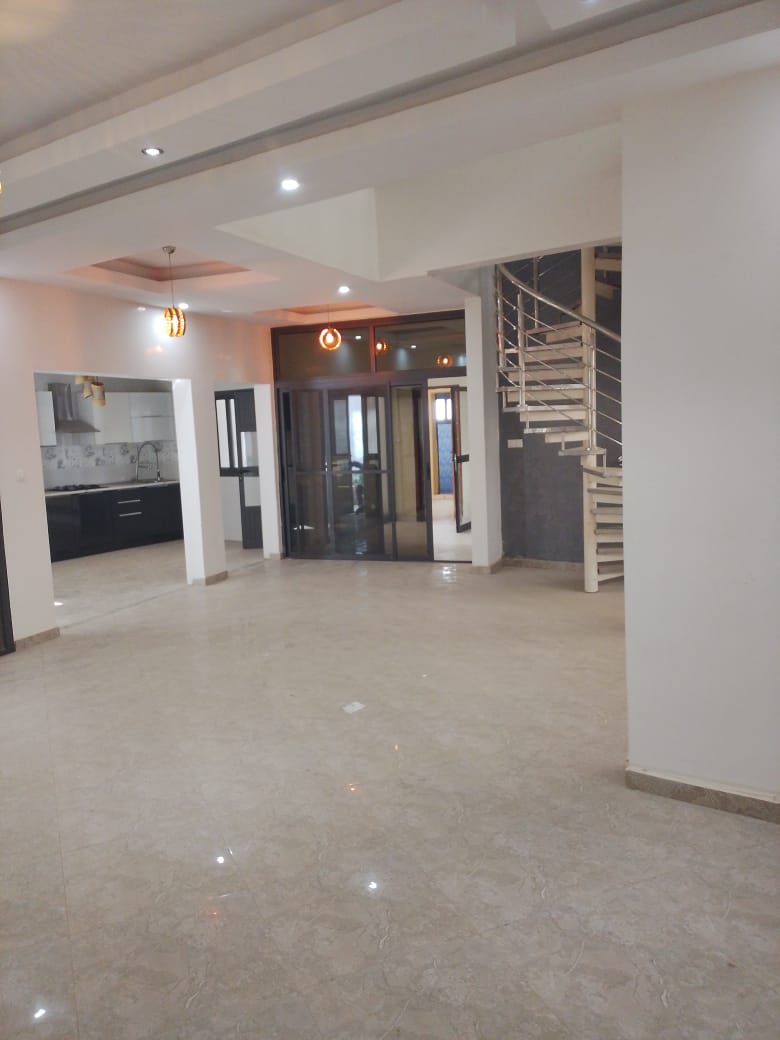 Duplex F6 à louer à Sotrac Mermoz