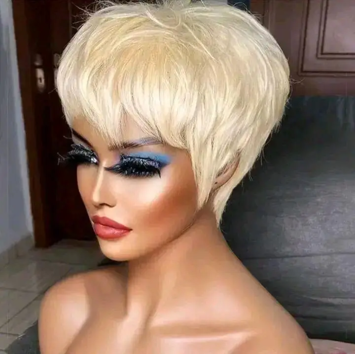 Perruques synthétiques et tête de mannequin
