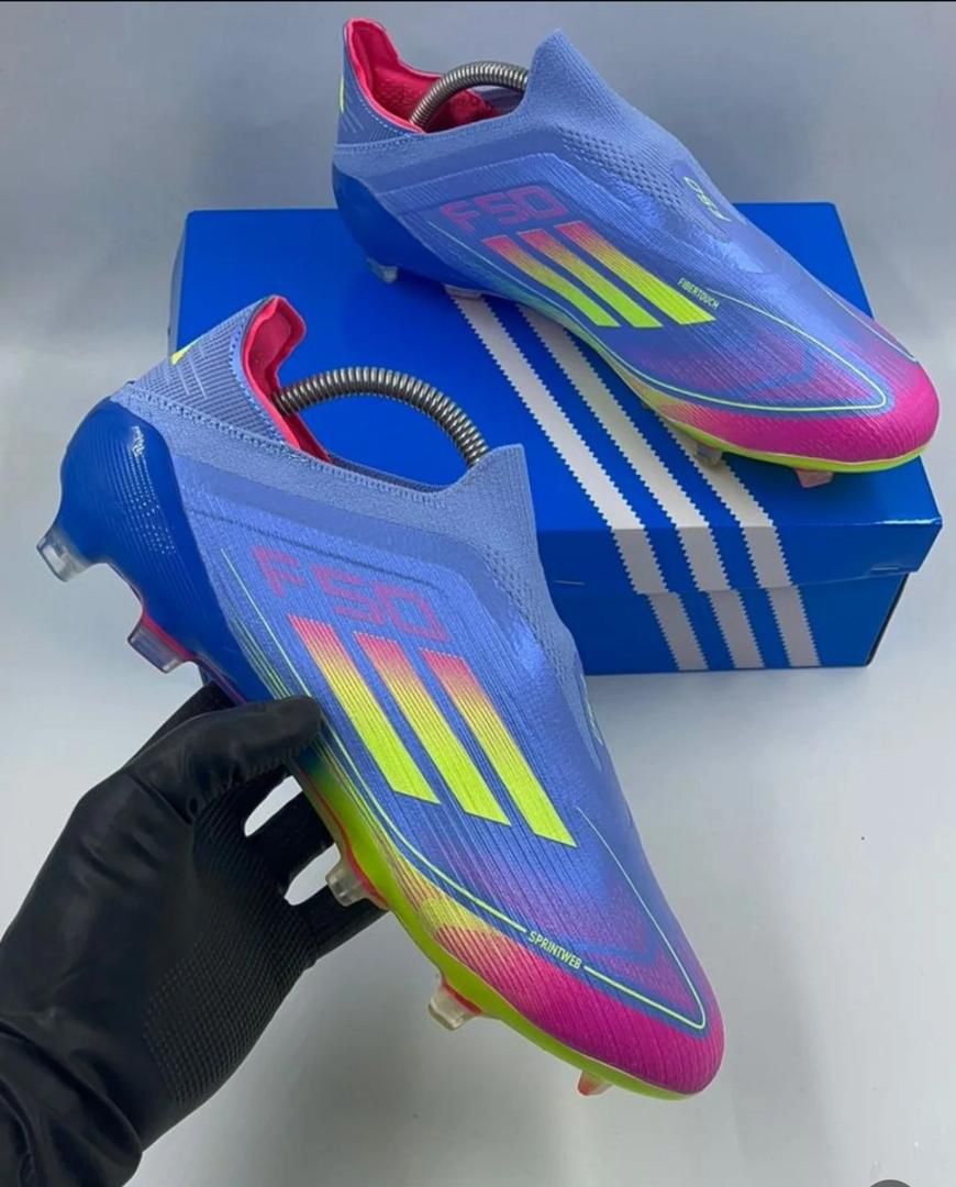 Adidas F50 – Chaussures de football légères et rapides Terrain sec (FG)