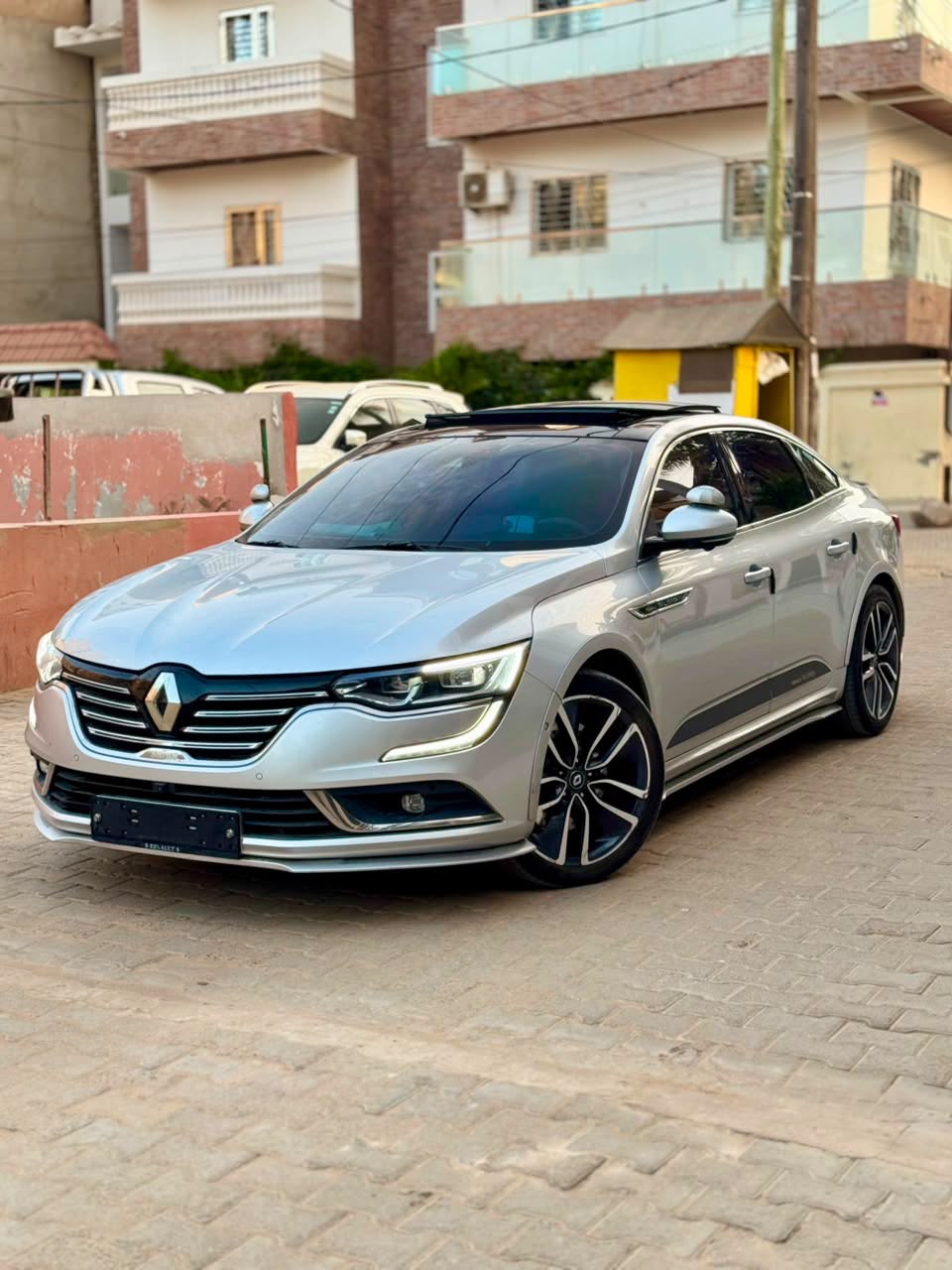 RENAULT TALISMAN SM6*