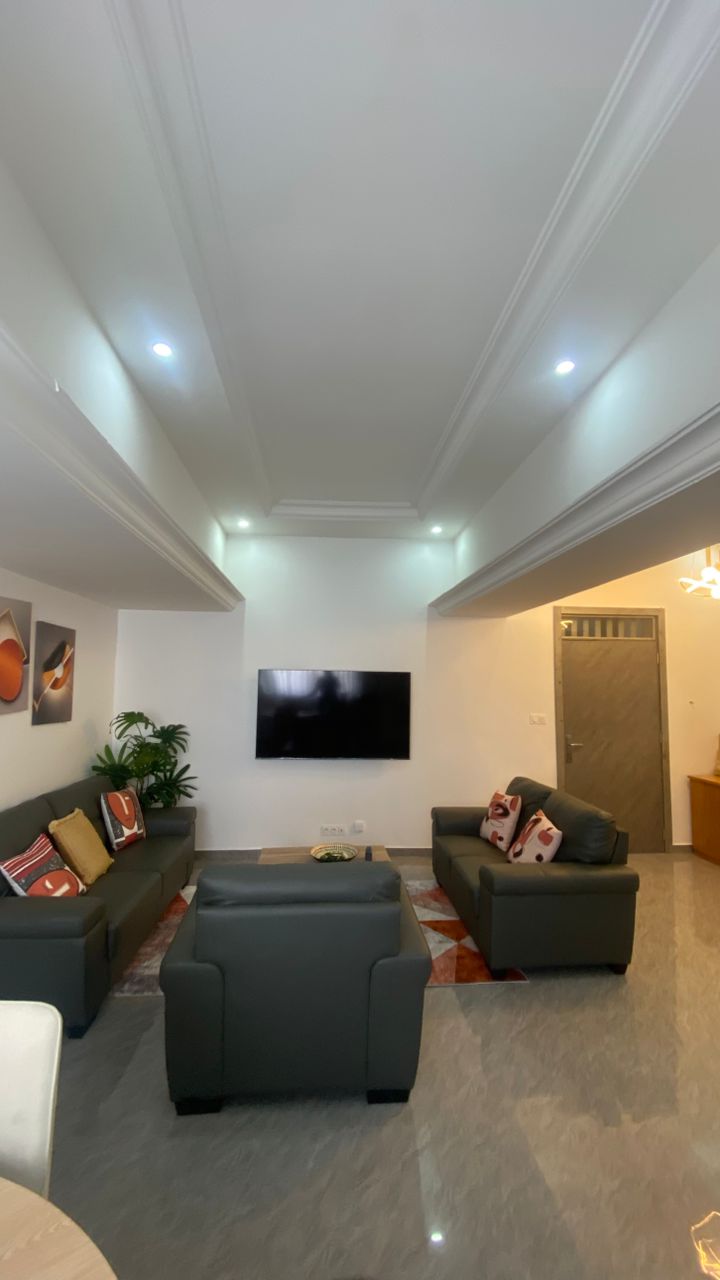 Appartement F3 meublé à louer au Point E