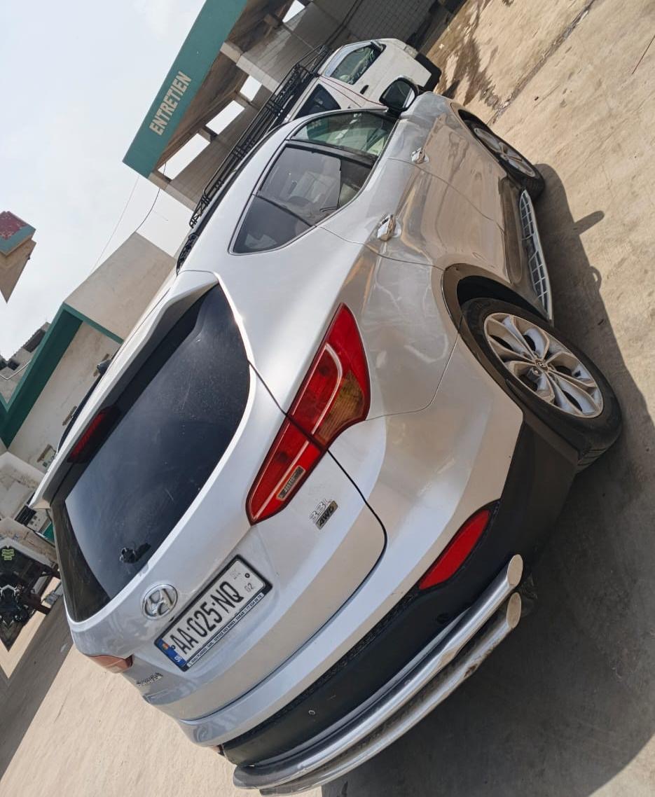 Hyundai Santa Fe 2013 4x4 – Essence, Automatique, Moteur 2.0L