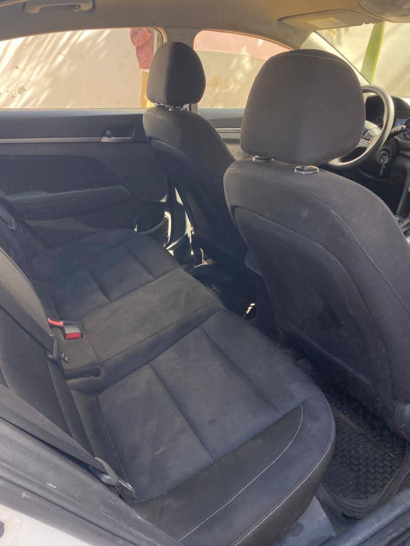 Hyundai Elantra 2018 Automatique Essence à vendre à Dakar | Bon prix