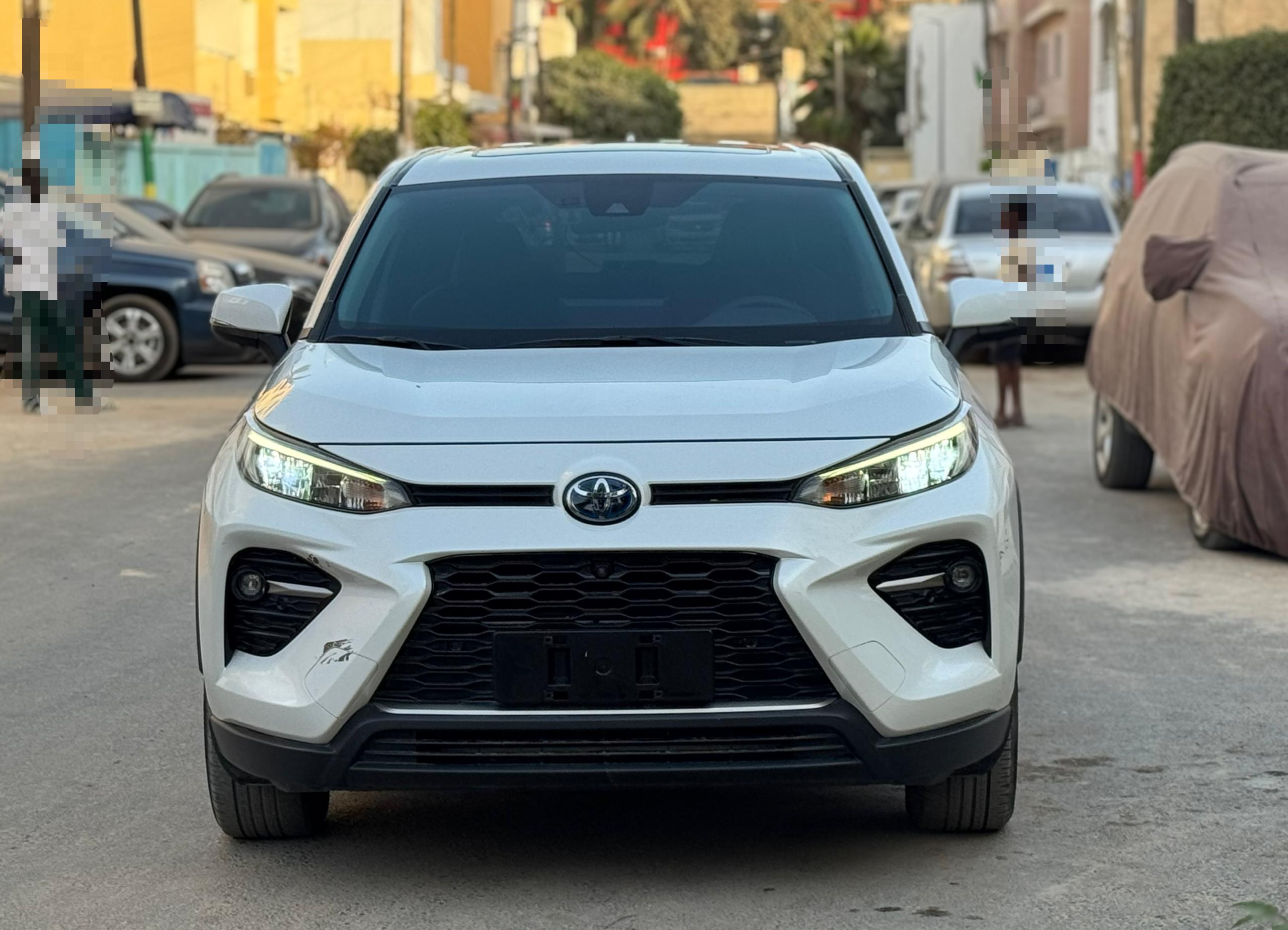 🔘 Marque : *TOYOTA* 🔘 Modèle : *RAV4 HYBRID* 🔘 Année :  *2022* 🔘 Carburant: *Essence* 🔘 Boite vitesse : *Automatique* 🔘Kilométrage   :*37.000km* 🔘 Details : 5 places , 4 cylindres  Full options, Grand écran, caméra de recule radar  , intérieur cuir