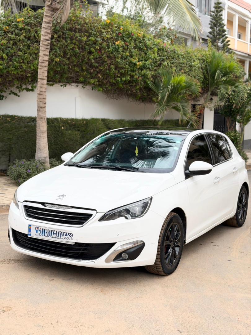 Peugeot 308 T9 automatique diesel 2015 à vendre À Dakar