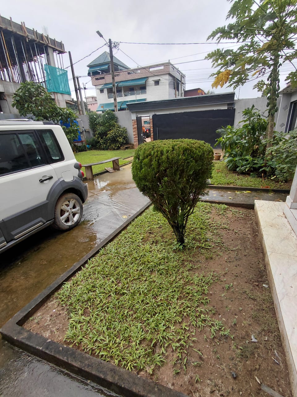 Villa Basse 5 Pièces – 500 m², ACD, Cocody Angré CHU à Abidjan