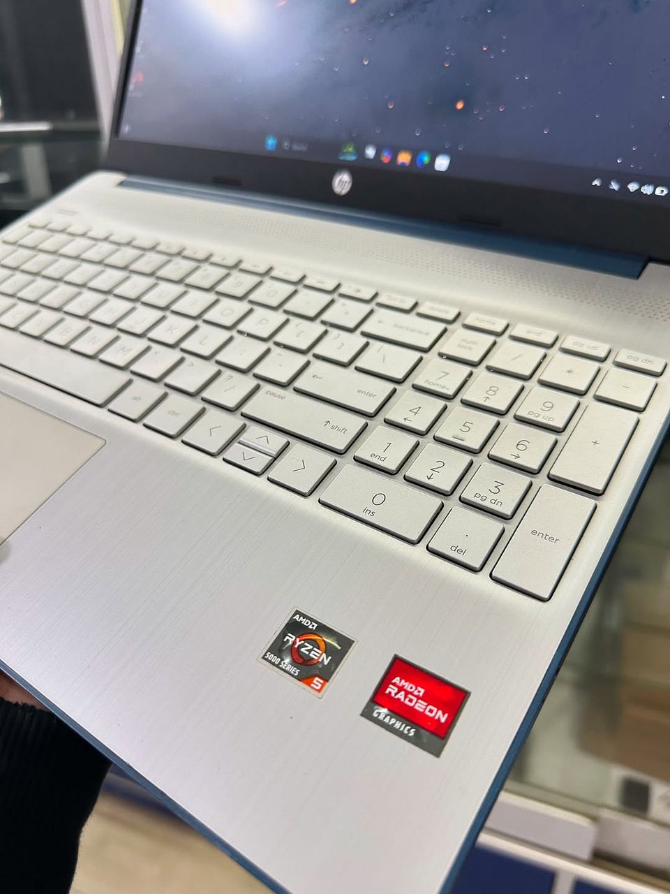 HP Laptop 15-ef2xxx  *Ryzen 5  5500U* (equivalent intel core i7 de 10ème génération)