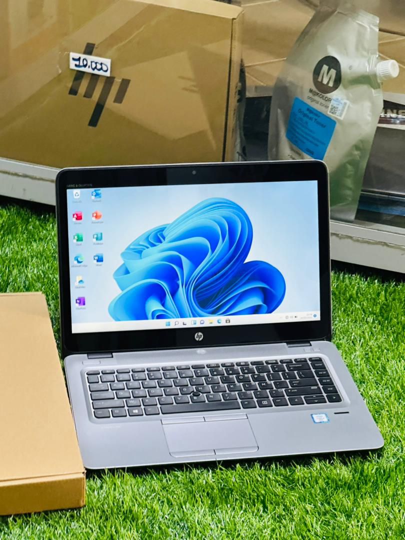 HP EliteBook 820 G3 Core i5 8 Go RAM 256 Go