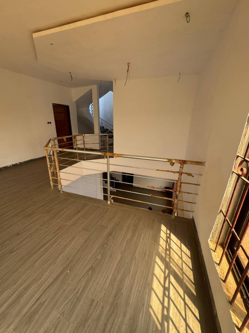 Villa R+2 à Vendre à Calavi Togba