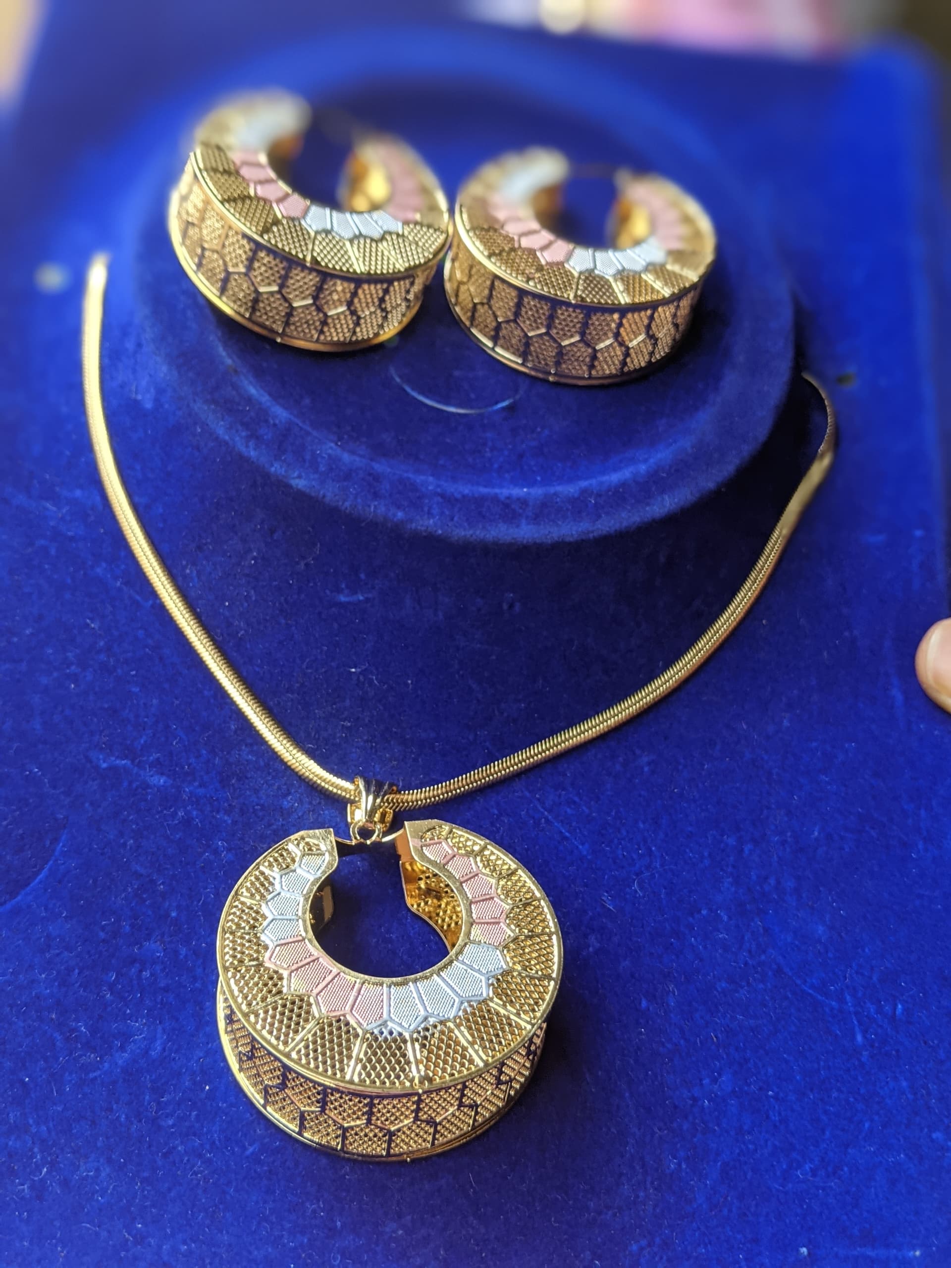 Ensemble de bijoux élégants pour femme Colliers boucles d’oreilles tendance