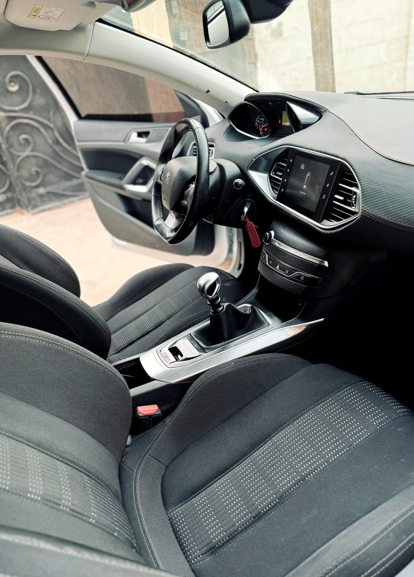 Peugeot 308 diesel manuelle 2017