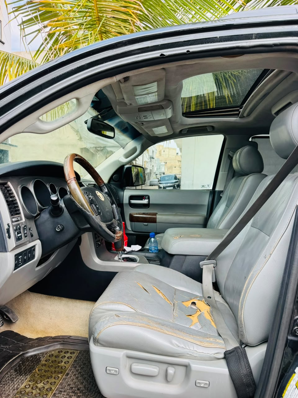 TOYOTA SEQUOIA 2012