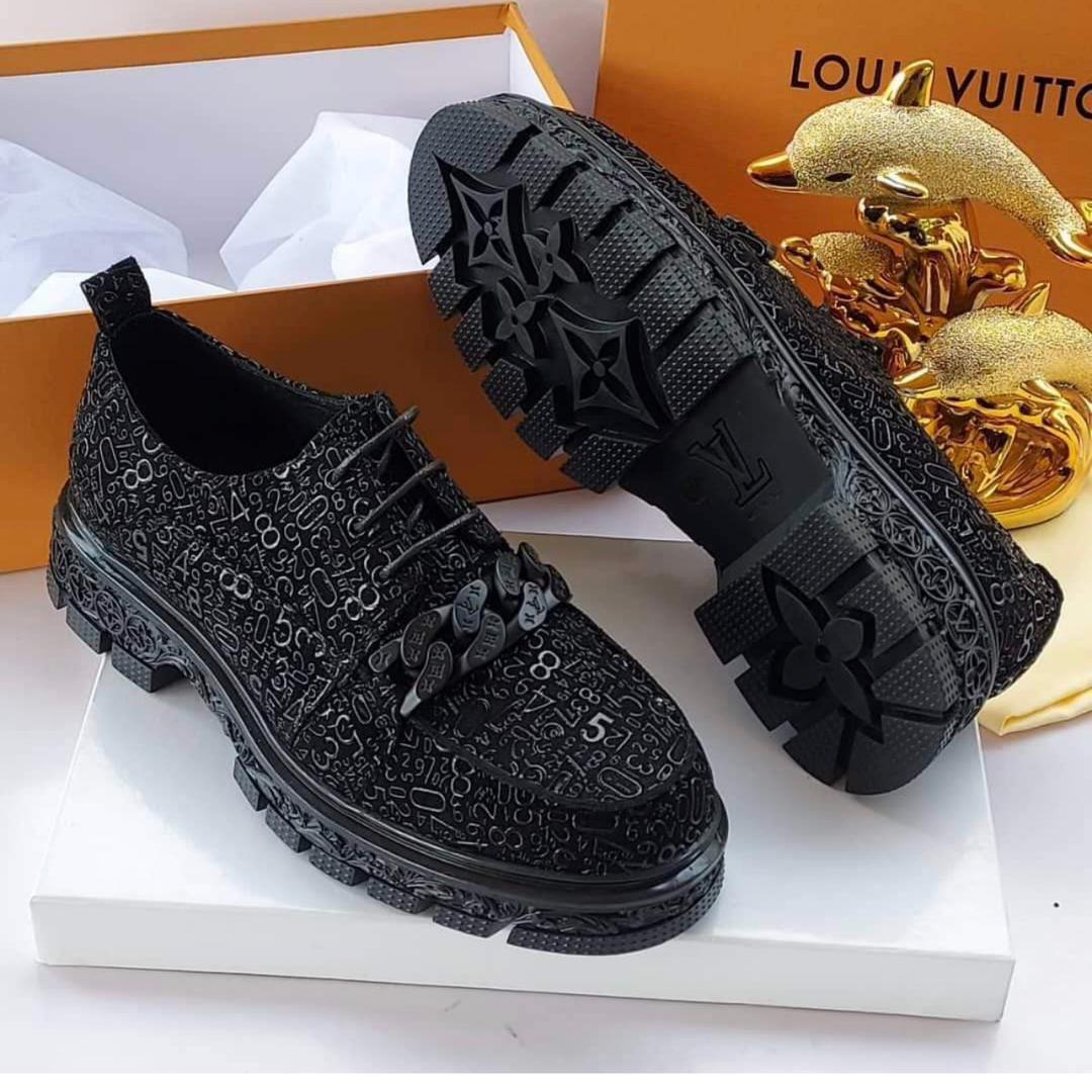 Chaussures homme noires à semelle épaisse Résistantes, modernes et confortables