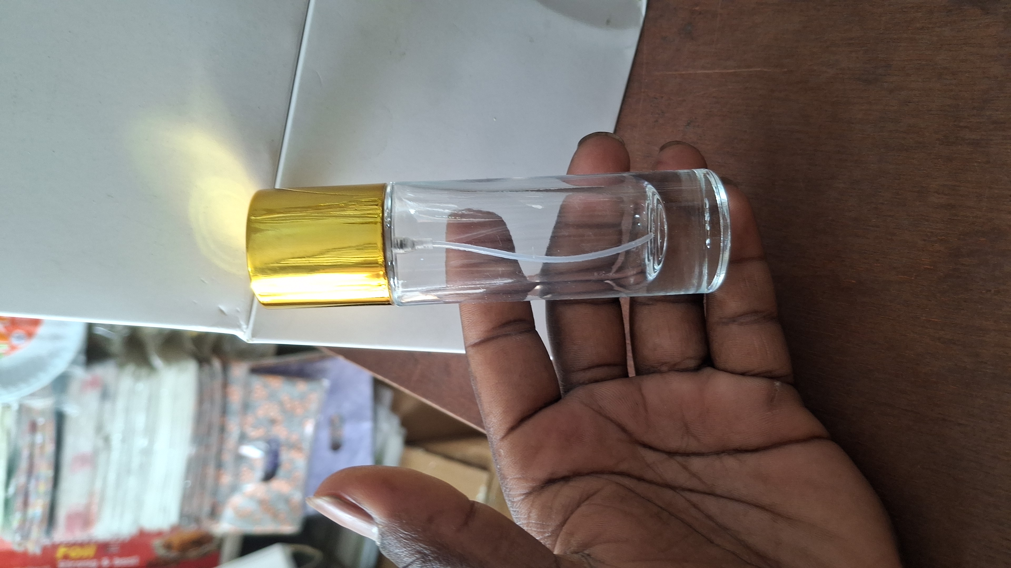 Pot vide et boutaille pour savon