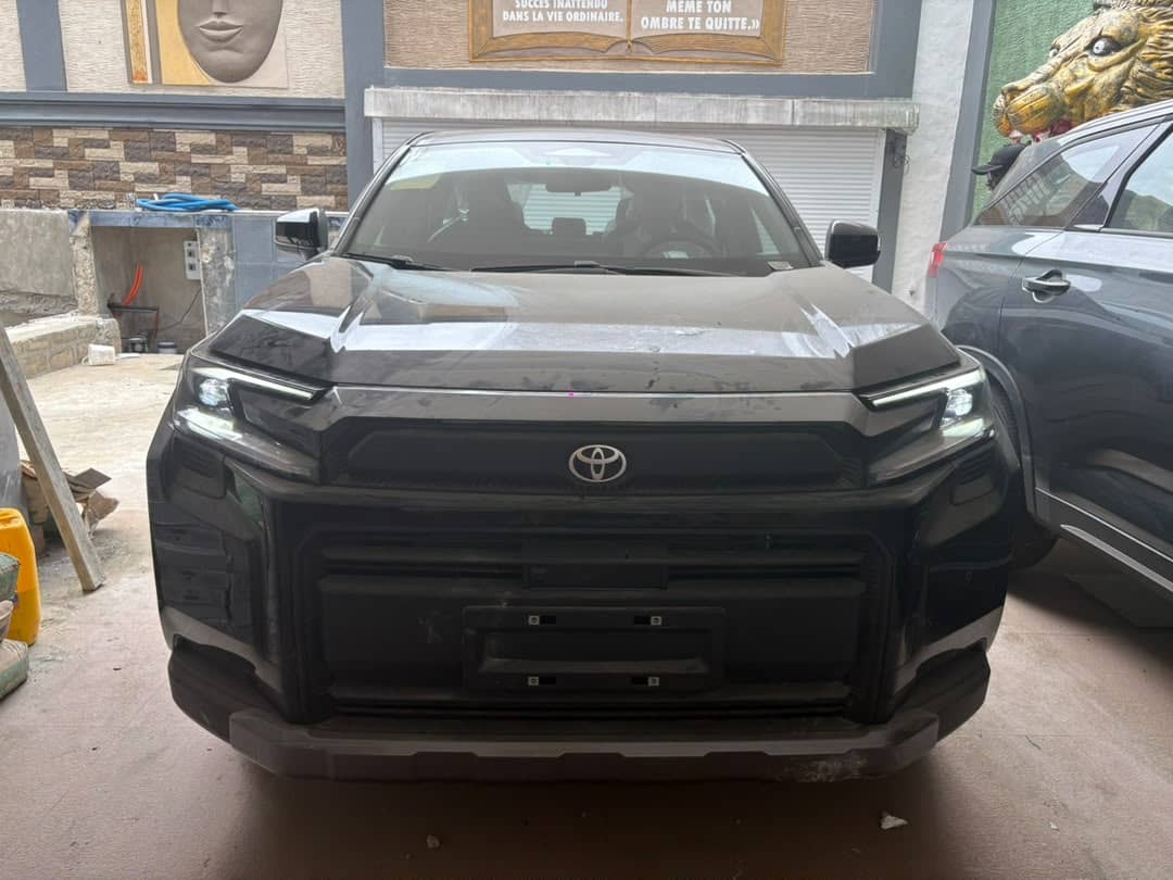 TOYOTA RAV4 2026