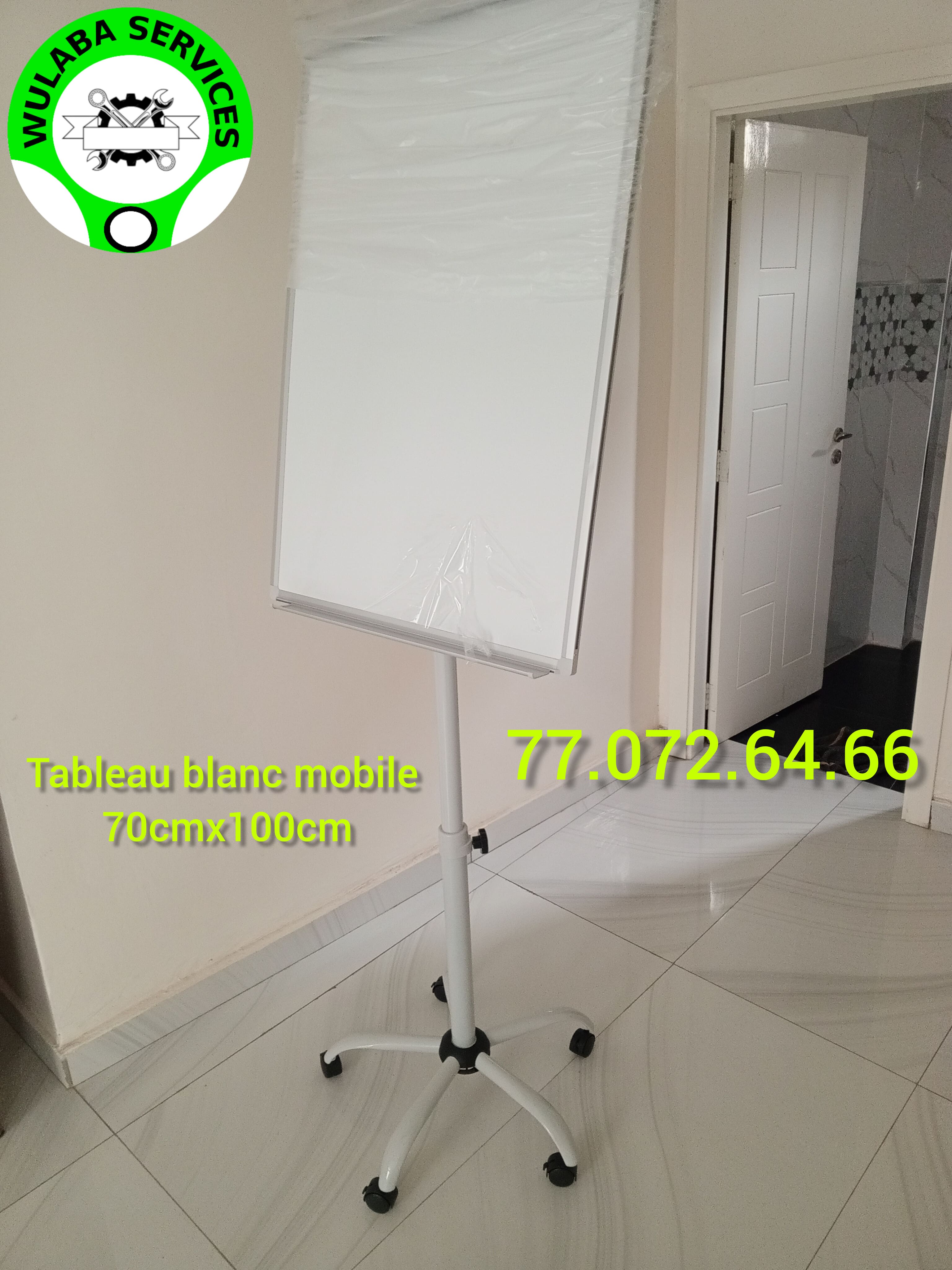 TABLEAU BLANC EFFACABLE AVEC ROUES 70cmx100cm