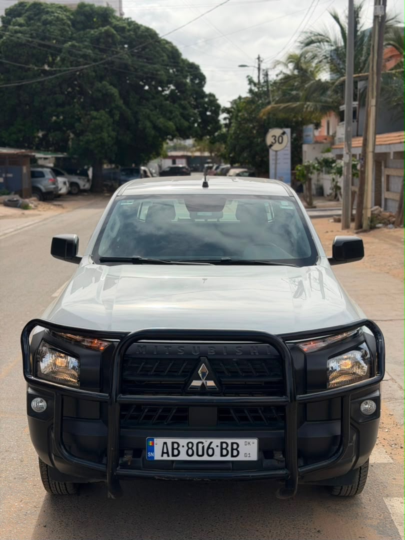 MITSUBISHI L200 2025