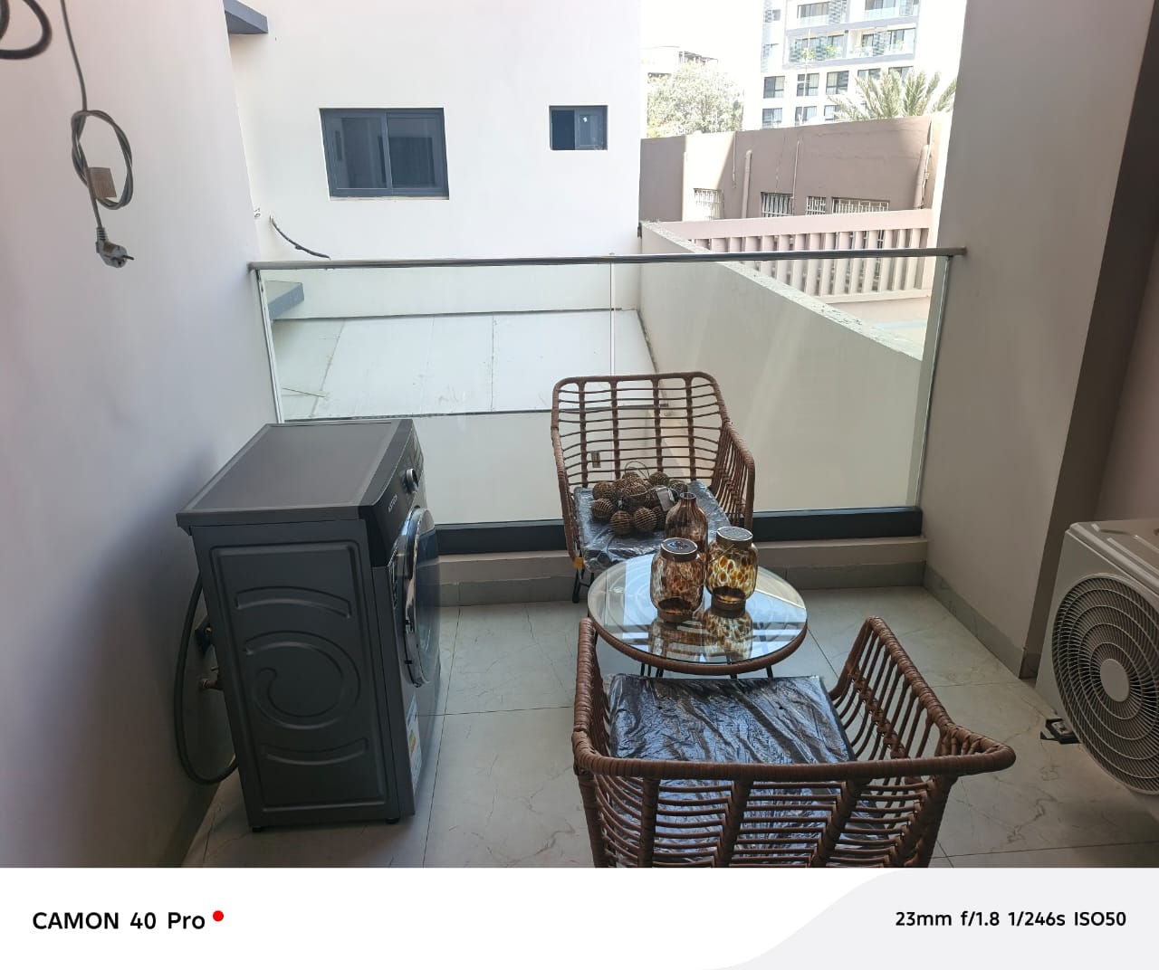 Studio meublé à louer au Point E