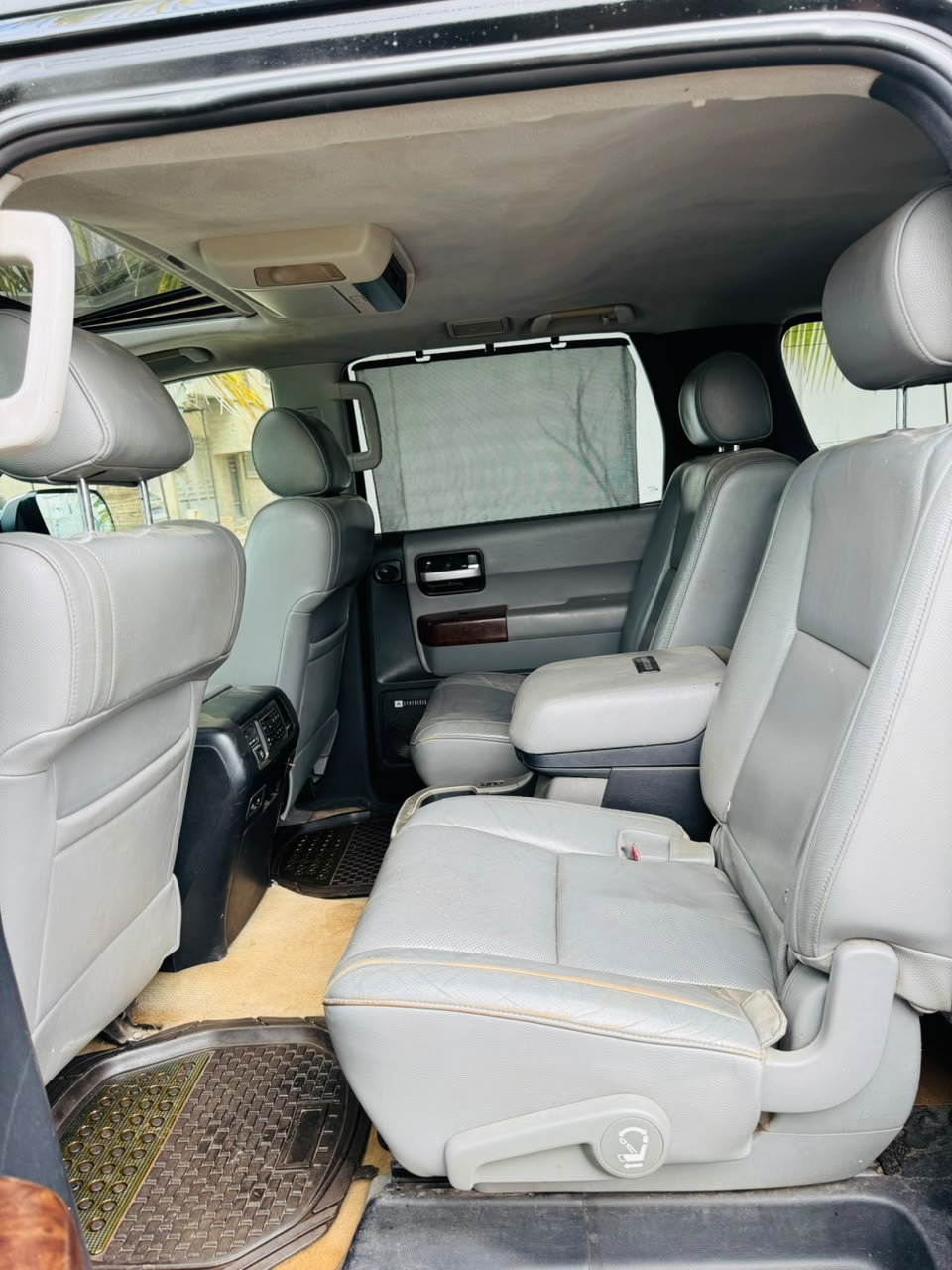 TOYOTA SEQUOIA 2012
