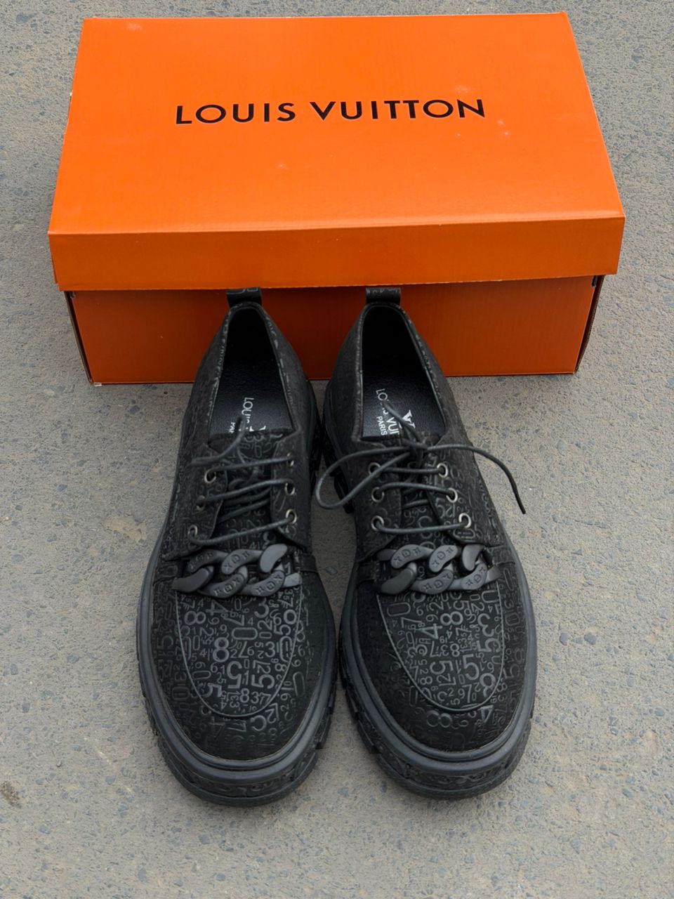 Chaussures homme noires à semelle épaisse Résistantes, modernes et confortables