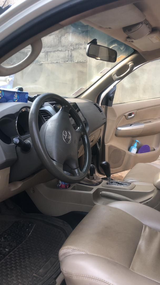 TOYOTA FORTUNER 2009