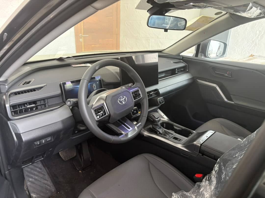 TOYOTA RAV4 2026