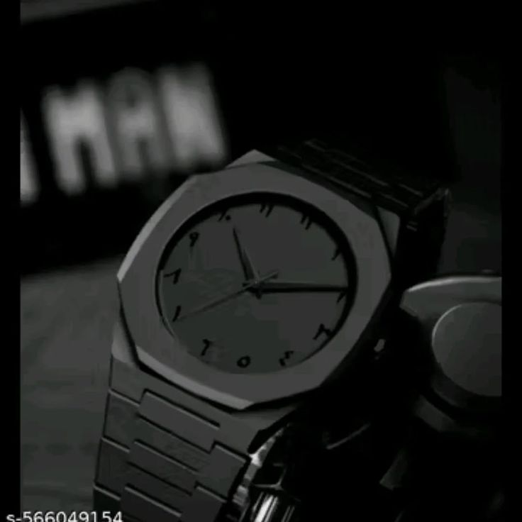 Montre stylée octogonale noire