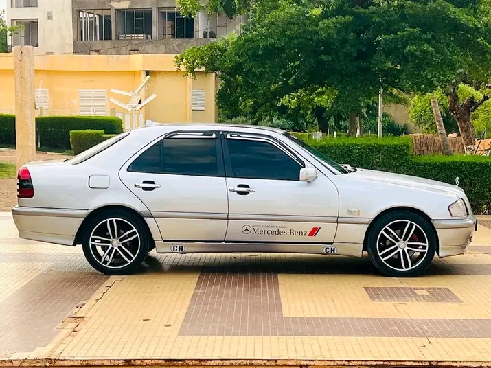 Voiture Mercedes c180