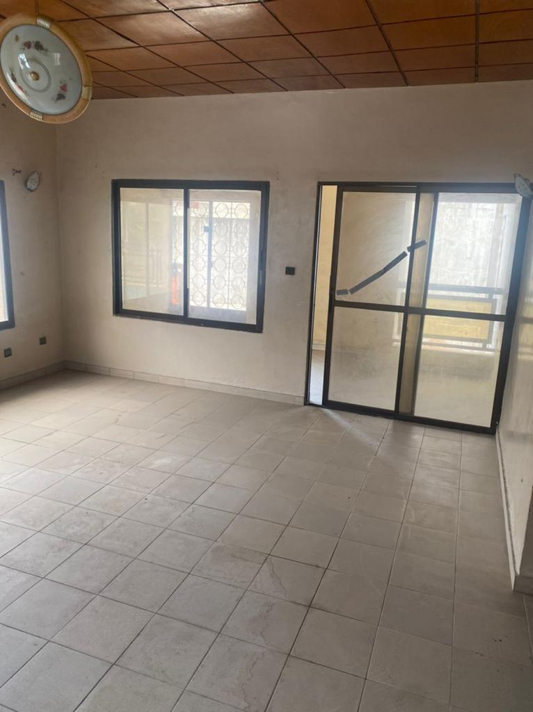 Maison R\+1 de 283 m² à vendre près du marché Tokpa