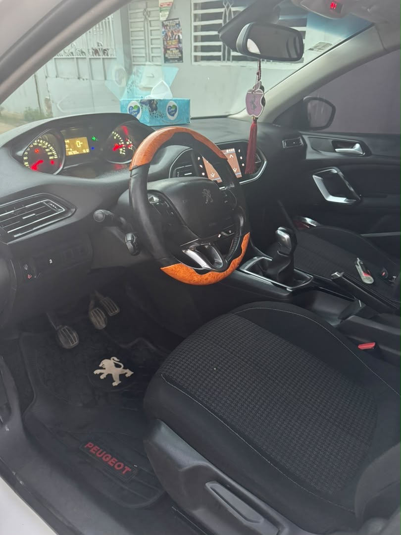 Peugeot 308 2018 Diesel Manuelle Climatisée