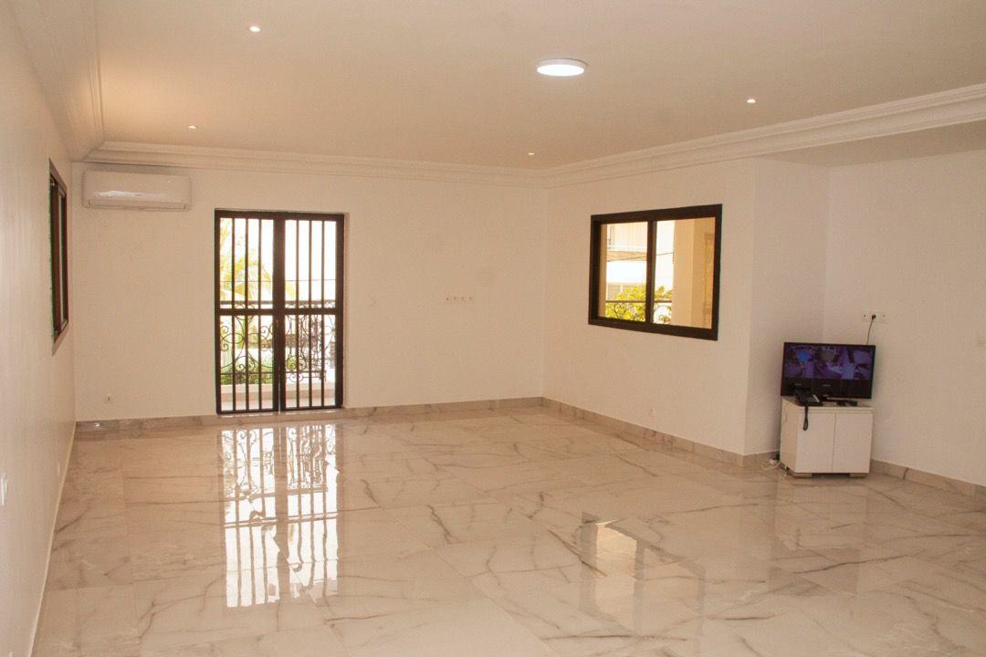 Villa F6 à louer aux Almadies