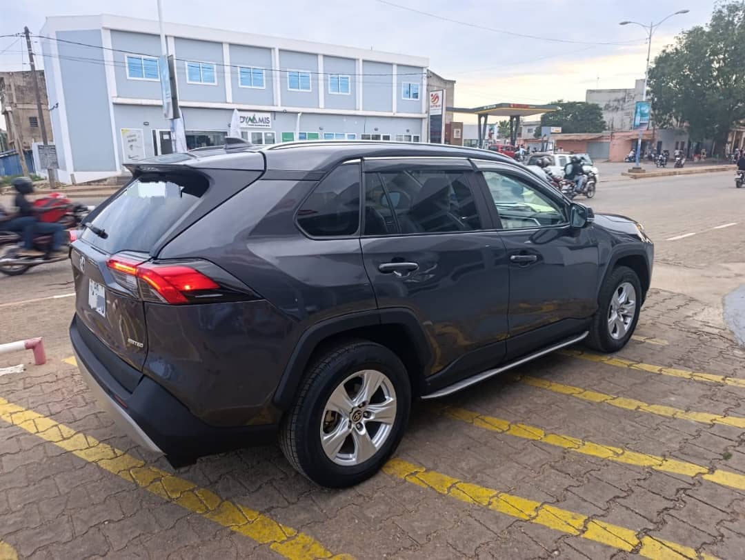 VENTE TOYOTA RAV4 ANNÉE 2023